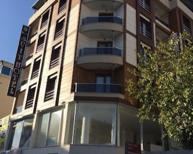 Van-Real Suite-1.jpg